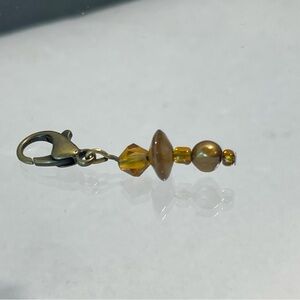 Dainty gold/brass tone zipper pull with real pearl